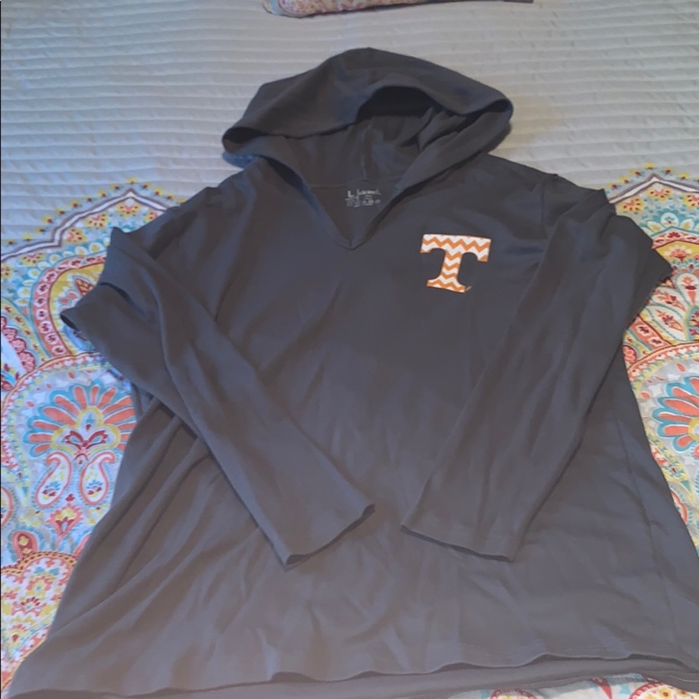 NWOT Juniors Sz L hoodie TN For the glory top.